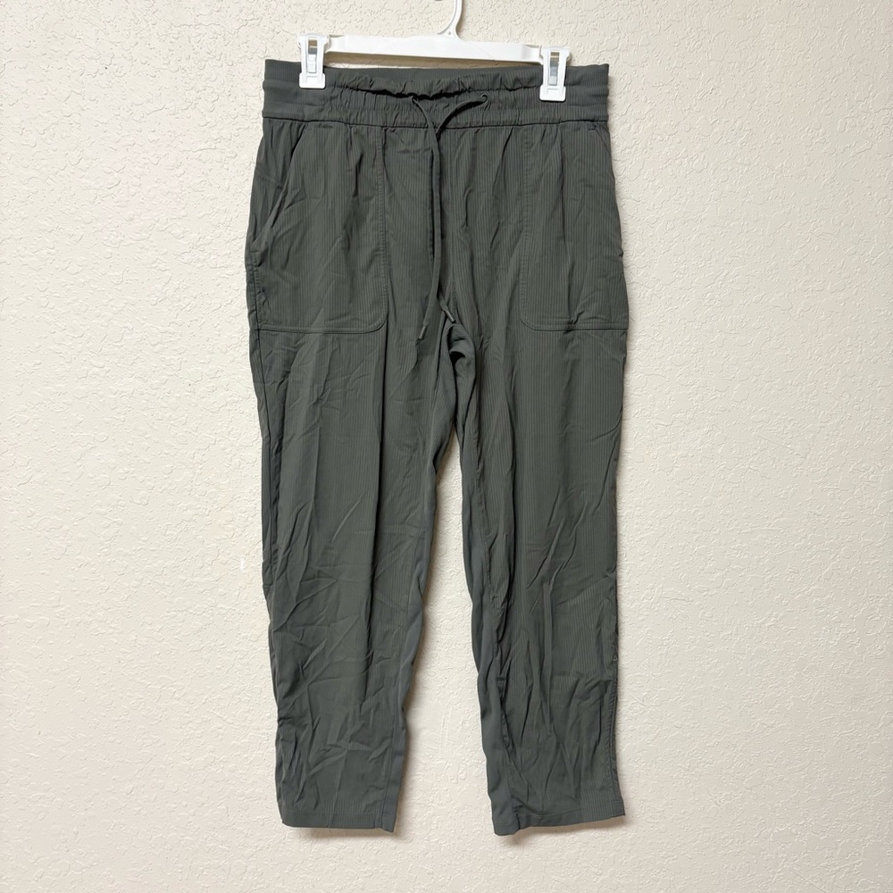 Lululemon Pants Womens Beyond The Studio Crop Green Athleisure Drawstring Size 8